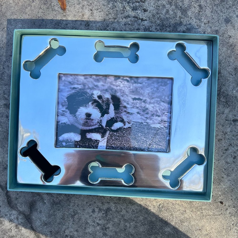 Mariposa Dog Bone Metal Frame